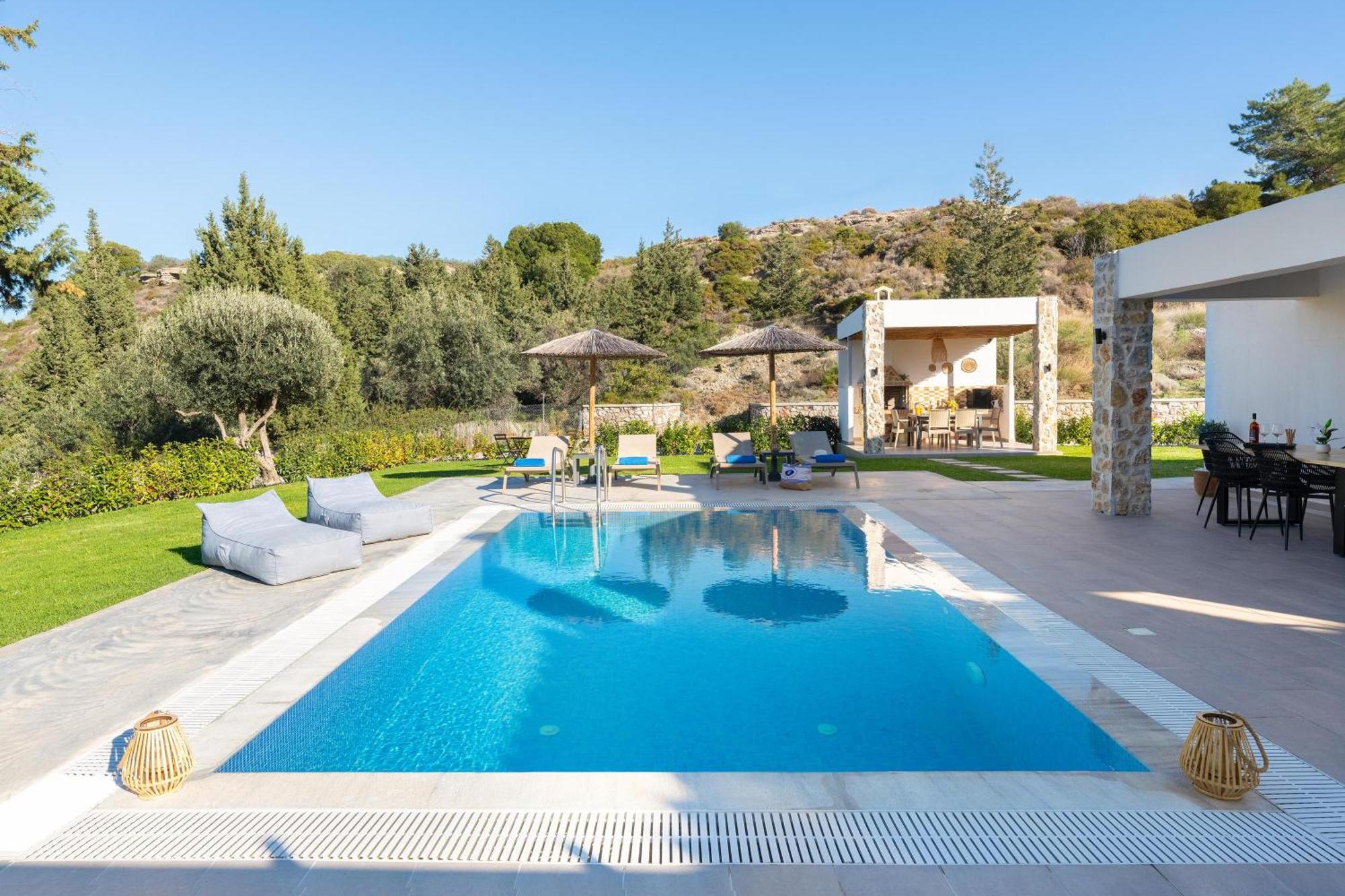 Aiora Luxury Villa *
